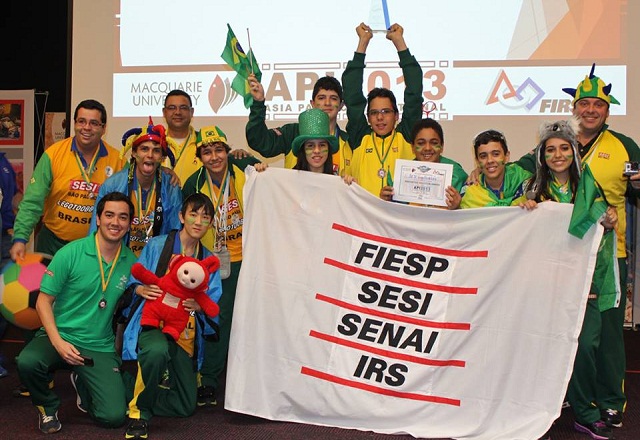 Os alunos campeões do Sesi-SP: destaque em vários campeonatos. Foto: Fiesp