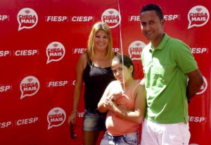 Ede com a irmã Roseane e a sobrinha Giovana: . “Internet grátis é um ótimo presente para quem mora ou trabalha por perto”. Foto: Juan Saavedra/Fiesp Ede com a irmã Roseane e a sobrinha Giovana: . “Internet grátis é um ótimo presente para quem mora ou trabalha por perto”. Foto: Juan Saavedra/Fiesp