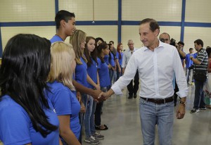 Presidente da Fiesp conhece estudantes da cidade. Foto: Ayrton Vignola/FIESP Imagem relacionada a matéria - Id: 1558952840