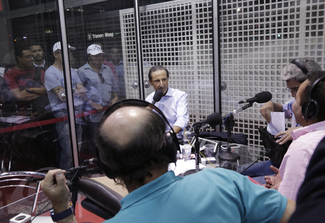 Skaf na gravação do Na Geral, ao vivo, no estúdio da Rádio Bandeirantes na Paulista. Foto: Beto Moussalli/Fiesp Skaf na gravação do Na Geral, ao vivo, no estúdio da Rádio Bandeirantes na Paulista. Foto: Beto Moussalli/Fiesp