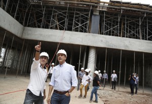 Skaf visita as obras do Sesi-SP em Suzano: alicerce da educação para as crianças. Foto: Everton Amaro/Fiesp Skaf visita as obras do Sesi-SP em Suzano: alicerce da educação para as crianças. Foto: Everton Amaro/Fiesp