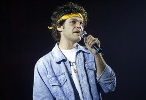 Emílio Dantas em trecho do musical 'Cazuza -O tempo não para'. Foto: Ayrton Vignola/Fiesp Imagem relacionada a matéria - Id: 1550415252