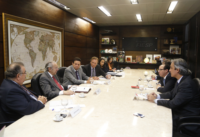 A reunião no Derex com o embaixador do Paraguai. A reunião no Derex com o embaixador do Paraguai.