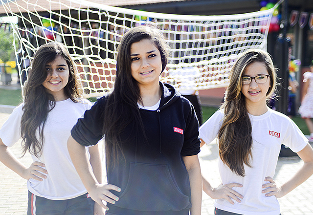 Da esquerda para a direita: Tainara, Ketlin e Isabella aprovam as atividades oferecidas pelo Sesi-SP em Tatuí. Foto: Everton Amaro/Fiesp Da esquerda para a direita: Tainara, Ketlin e Isabella aprovam as atividades oferecidas pelo Sesi-SP em Tatuí. Foto: Everton Amaro/Fiesp