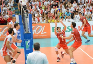 O levantador Sandro foi eleito o melhor jogador da partida e ganhou o Troféu Viva Vôlei. Foto: Helcio Nagamine/Fiesp Imagem relacionada a matéria - Id: 1553333060