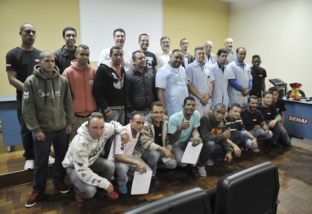 Formatura da primeira turma de alunos de egressos dos sistema profissional no curso de Mecânica Automobilística do Senai. Foto: Beto Moussali/FIESP Imagem relacionada a matéria - Id: 1611536727