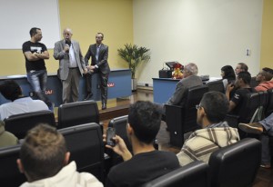 Sylvio de Barros, do Depar da Fiesp, incentiva alunos a serem exemplos para as próximas turmas. Foto: Beto Moussali/FIESP Imagem relacionada a matéria - Id: 1611536727