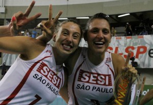 A levantadora Dani Lins, eleita a melhor em quadra na partida, acredita que união e versatilidade são as principais características da equipe. Foto: Caio Lopes/Fiesp Imagem relacionada a matéria - Id: 1553444740