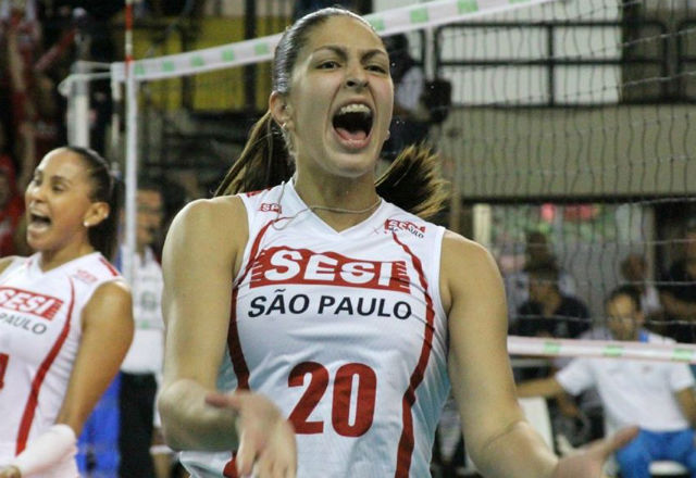 A central Bia comemora a classificação do time na final da Superliga Feminina. Foto: Caio Lopes/Fiesp Imagem relacionada a matéria - Id: 1550930505