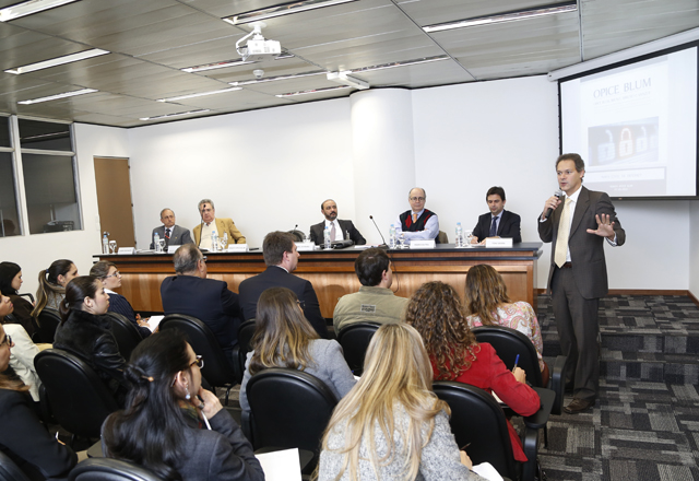 Blum em sua apresentação no debate: informações usadas de forma inadequada. Foto: Everton Amaro/Fiesp Blum em sua apresentação no debate: informações usadas de forma inadequada. Foto: Everton Amaro/Fiesp
