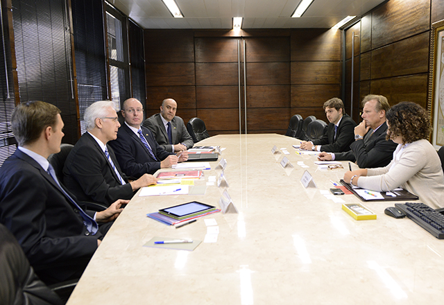 Da esquerda para a direita: Thomas Foerst, Daniel Grunenfelder, Kjell Erik Brekke e Matthew Habinowski. Pela Fiesp: Karen Silva, Thomaz Zanotto e José Pimenta. Foto: Helcio Nagamine/Fiesp Imagem relacionada a matéria - Id: 1555851640
