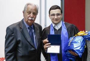 Aluno Rodrigo Costa, do Senai Ipiranga, e o diretor-titular do Departamento de Ação Regional da Fiesp, Sylvio de Barros. Foto: Tâmna Waqued/Fiesp Imagem relacionada a matéria - Id: 1624195223