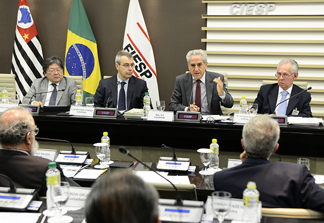 A reunião do Cosema: debate envolveu ainda a renovação da frota e a promoção do uso do etanol. Foto: Helcio Nagamine/Fiesp A reunião do Cosema: debate envolveu ainda a renovação da frota e a promoção do uso do etanol. Foto: Helcio Nagamine/Fiesp