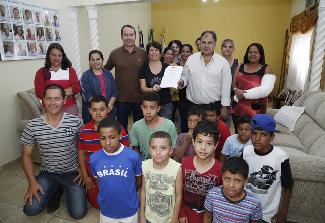 Pflug, de marrom, ao centro: “O mais importante é a avaliação do desenvolvimento dos alunos”. Foto: Ayrton Vignola/Fiesp Pflug, de marrom, ao centro: “O mais importante é a avaliação do desenvolvimento dos alunos”. Foto: Ayrton Vignola/Fiesp