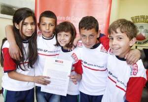 Futuros atletas na assinatura do PAF em Campos do Jordão: programa deve ser ampliado na cidade em breve. Foto: Tâmna Waqued/Fiesp Futuros atletas na assinatura do PAF em Campos do Jordão: programa deve ser ampliado na cidade em breve. Foto: Tâmna Waqued/Fiesp