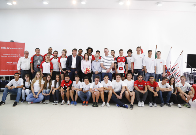A assinatura do PAF em Jacareí: futebol, futsal, handebol, rugby e voleibol. Foto: Tâmna Waqued/Fiesp A assinatura do PAF em Jacareí: futebol, futsal, handebol, rugby e voleibol. Foto: Tâmna Waqued/Fiesp