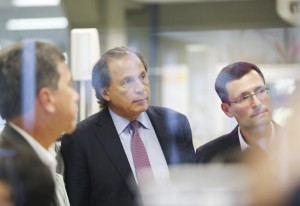 Steinbruch visitou laboratórios do Senai-SP ao lado do diretor técnico Ricardo Terra (esquerda) e do diretor da unidade, Pedro Teodoro de Faria. Foto: Everton Amaro/Fiesp Imagem relacionada a matéria - Id: 1550422903
