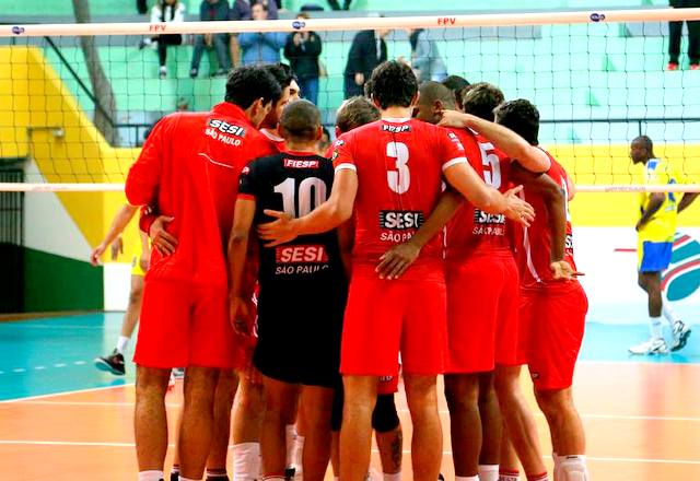 Equipe comemora depois de um jogo difícil, especialmente no primeiro set. Foto: Fiesp Imagem relacionada a matéria - Id: 1555765961