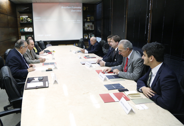 Reunião entre empresários da Zona Franca dos Emirados Árabes Unidos com representantes da Fiesp. Foto: Everton Amaro/Fiesp Imagem relacionada a matéria - Id: 1545237417
