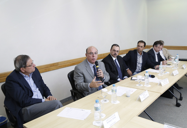 Arnaldo Jardim: governo vai ter que dar mais ênfase às PPPs. Na imagem, à direita, o coordenador do Comin, Eduardo Rodrigues Machado Luz, e o coordenador adjunto, Carlos Eduardo Pedrosa Auricchio. Foto: Everton Amaro/Fiesp Imagem relacionada a matéria - Id: 1558952396