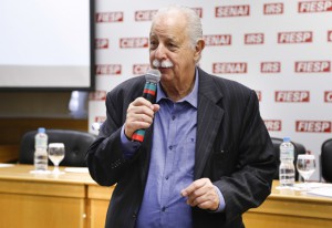 Sylvio de Barros, diretor titular do Depar, esclarece dúvida dos diretores regionais sobre projetos . Foto: Tâmna Waqued/Fiesp Imagem relacionada a matéria - Id: 1634596262