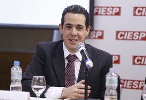 Rodrigo D'Alvia, do Banco do Brasil: "Não adianta usar crédito de investimento ou cheque especial para capital de giro e vice-versa”. Foto: Tâmna Waqued/FIESP Imagem relacionada a matéria - Id: 1558937183
