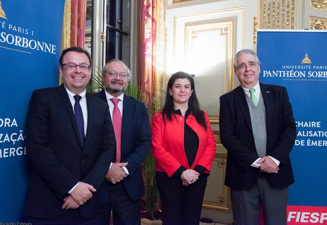 Almir Lima Nascimento (Embaixada do Brasil em Paris), Mario Frugiuele (FIESP), Nadia Jacoby (Universidade Paris 1 Panthéon-Sorbonne) e Geraldo Alonso (ESPM). Foto: Ricardo Esteves/Divulgação Imagem relacionada a matéria - Id: 1579552613