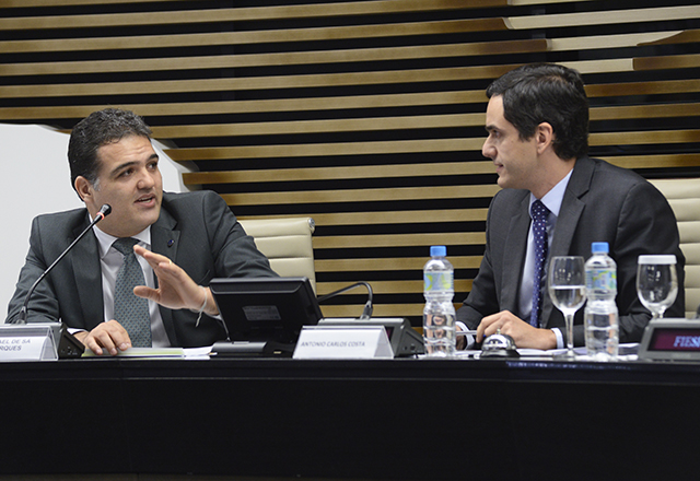 Biofest: Workshop Internacional de Negócios e Biodiversidade Gabriel Di Blasi e Antonio Carlos Costa (DMA) na apresentação "Marco Legal da Biodiversidade". Foto: Helcio Nagamine