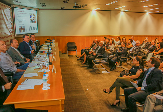 Reunião do Comtextil da Fiesp com a participação de José Galló, presidente das Lojas Renner